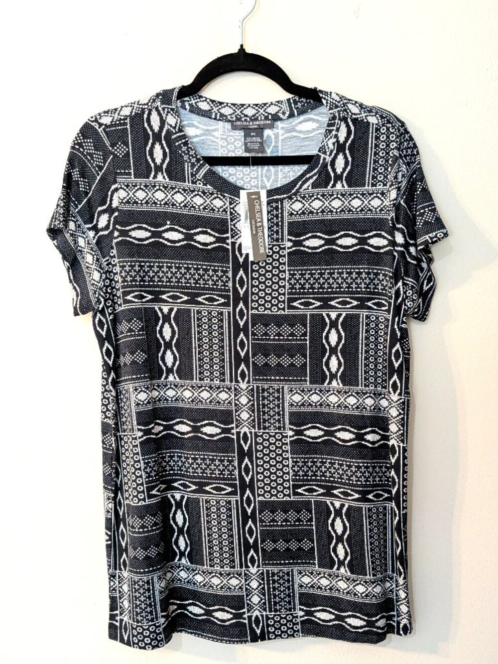 NWT Chelsea & Theodore Women’s Black & White Printed Knit Top – Size 0X
